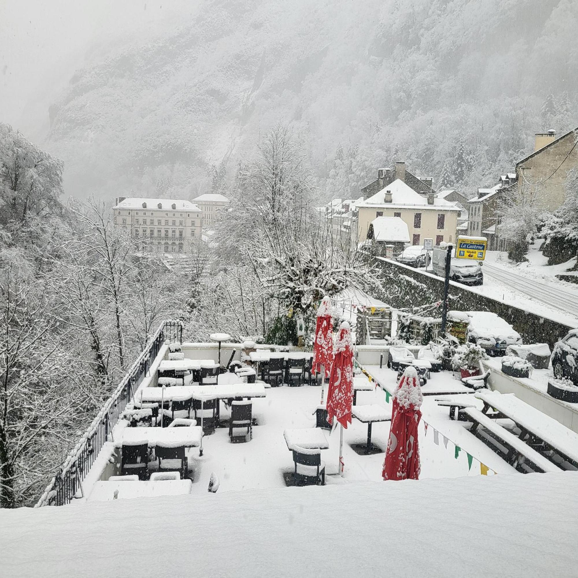 Auberge La Caverne Laruns Bagian luar foto