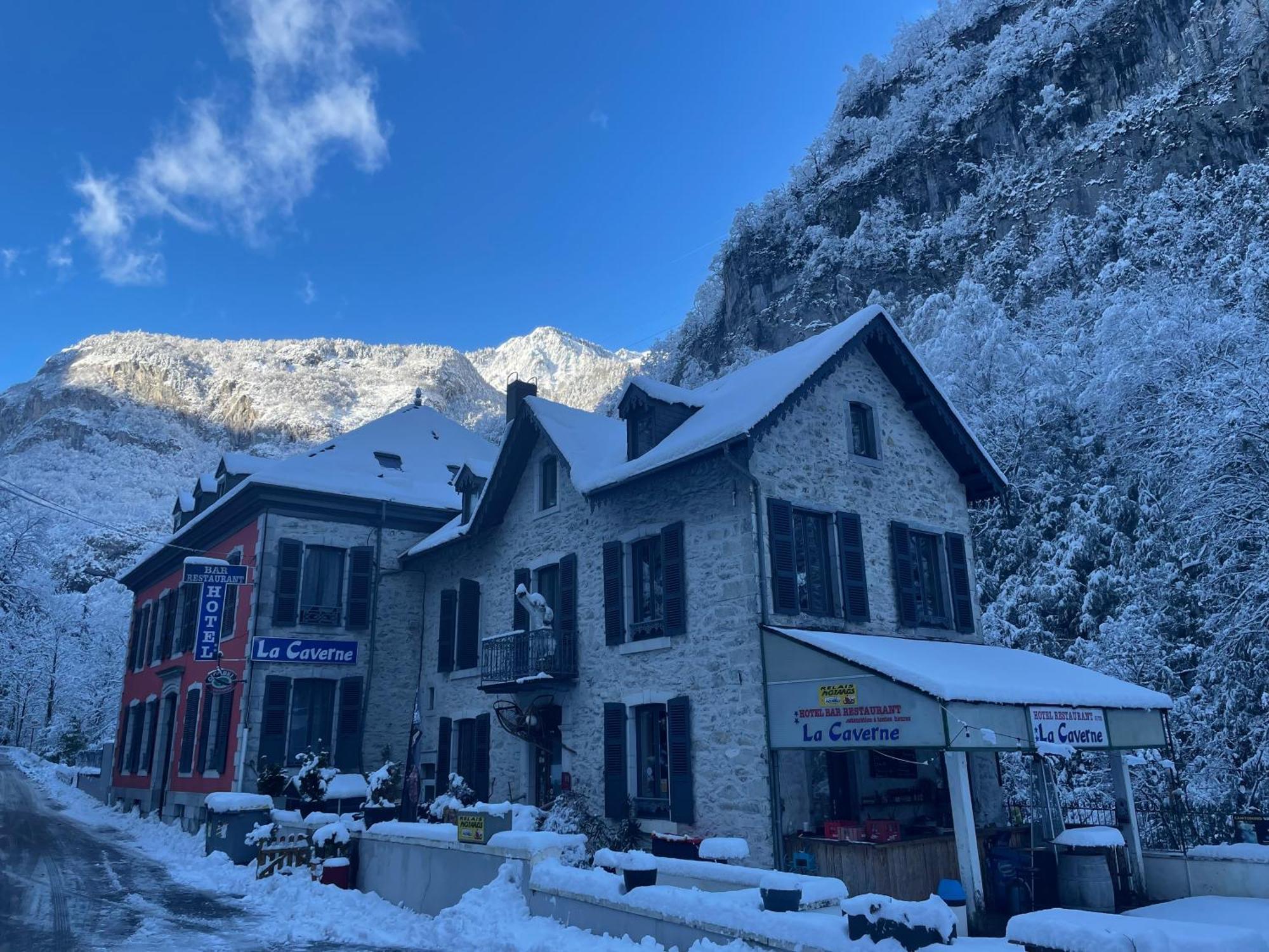 Auberge La Caverne Laruns Bagian luar foto
